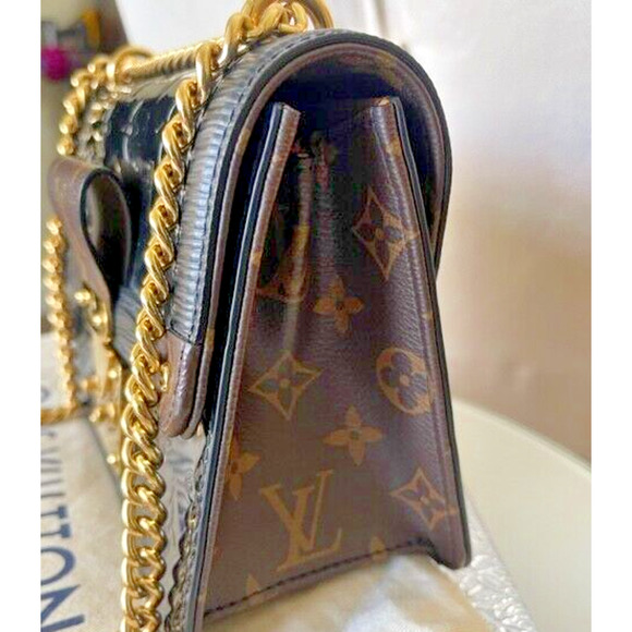 Auth Louis Vuitton Monogram Vernis Wynwood Black Patent Leather Crossbody Bag - Picture 9 of 15